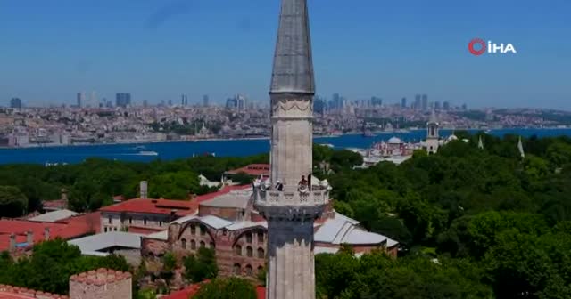 Ayasofya'nın minarelerinden 4 müezzin birlikte sela okudu