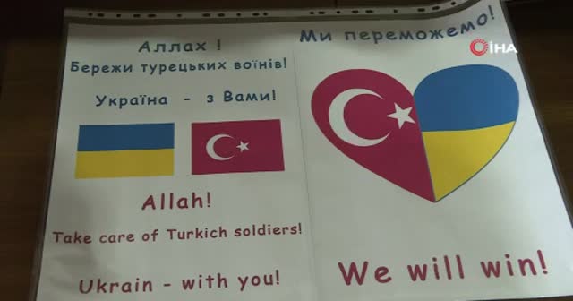 Bakan Akar’ı Kiev’de duygulandıran ‘not’