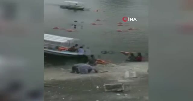 Çin'de öğrencileri taşıyan otobüs gölete düştü