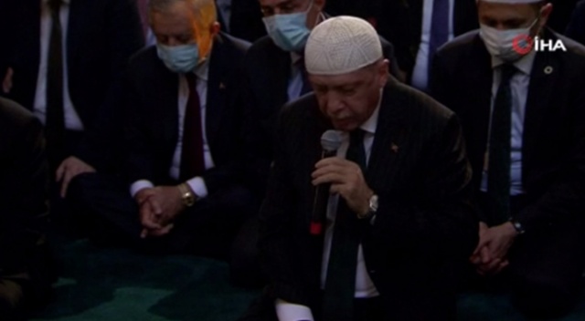 Cumhurbaşkanı Erdoğan'dan Ayasofya'da Kur'an-ı Kerim tilaveti