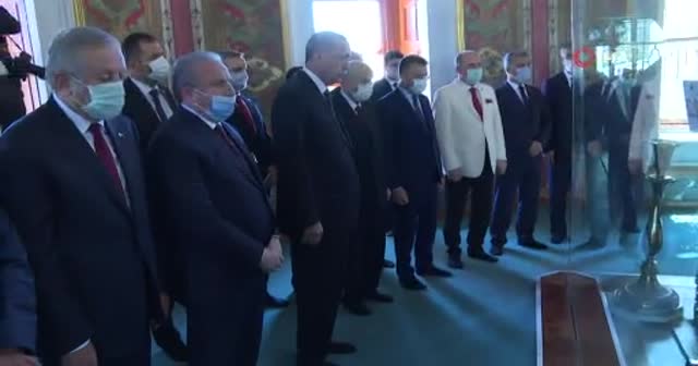 Cumhurbaşkanı Erdoğan ve Bahçeli, Fatih Sultan Mehmet Han'ın türbesini ziyaret etti