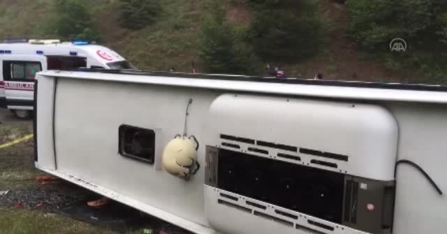 Kastamonu'da yolcu otobüsü devrildi: 13 yaralı