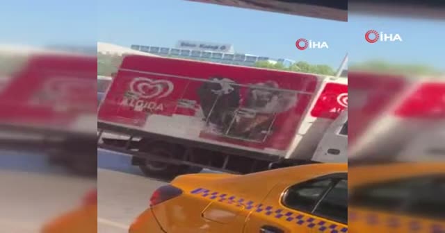 Metrobüste yangın çıktı, yolcular büyük panik yaşadı