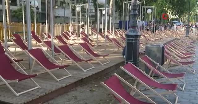 Paris’te yüzen sinema etkinliği