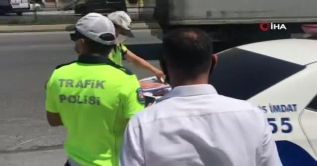 Polisin durdurduğu tıka basa dolu otobüsten 48 yolcu çıktı