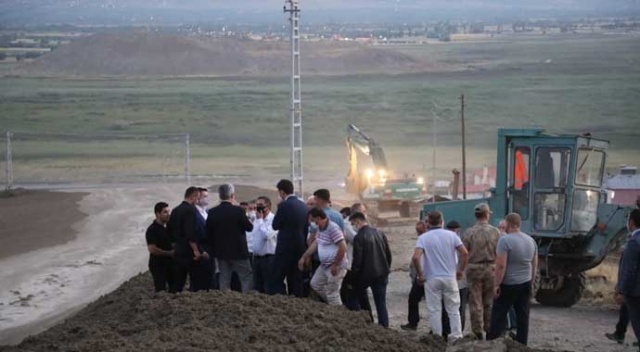 Sel sularının enerji hatlarını yıkma anı kameraya yansıdı
