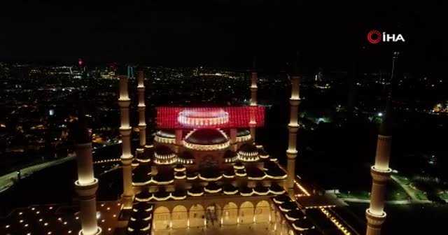 Sela seslerinin yükseldiği Büyük Çamlıca Camii havadan görüntülendi
