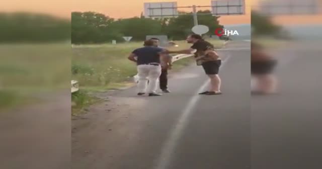 Trafikte dehşet anları: Elinde bıçakla böyle kovaladı