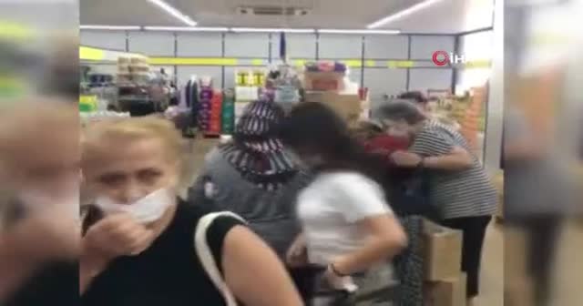 30 kuruşluk kavanoz kapağı için birbirlerine girdiler