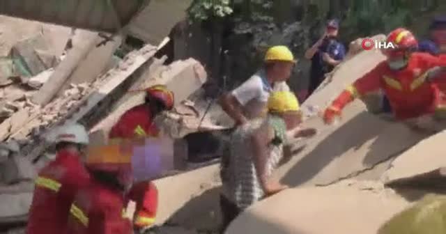 Çin'de restoran çöktü: Çok sayıda kişi hayatını kaybetti