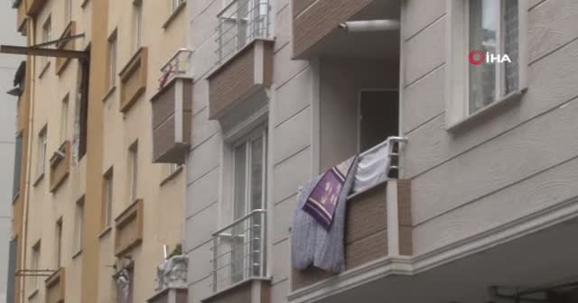 Düşme anı kameralara yansıdı, feci olayı birkaç kırıkla atlattı