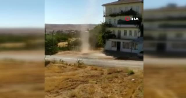 Elazığ’da meydana gelen hortum kamerada