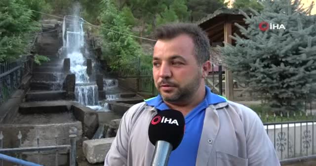 Elektriği doğadan kendisi üretti, Türk bayraklarını aydınlatmayı başardı