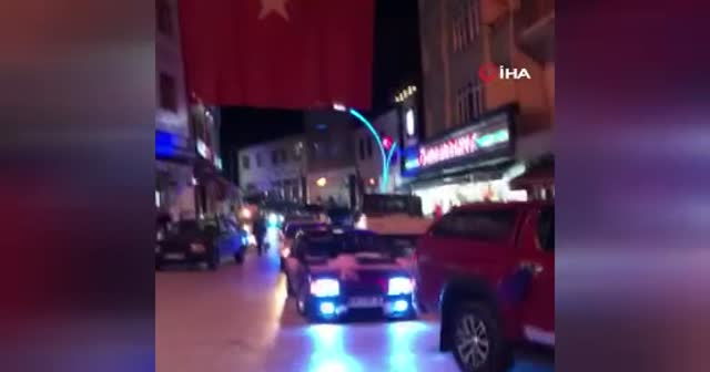 Gören bir daha baktı! Kepçe gelin arabası oldu