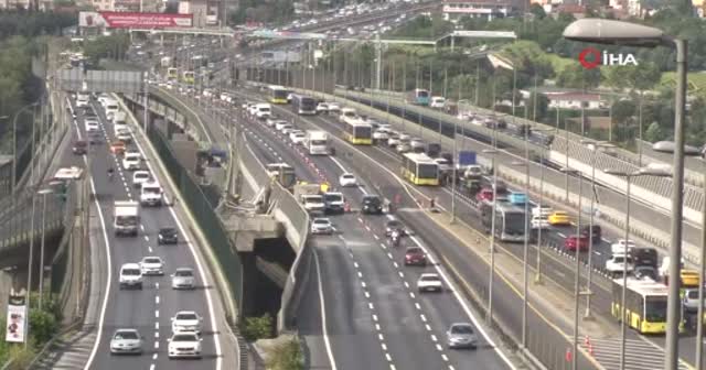 Haftanın ilk iş gününde Haliç Köprüsü'nde trafik yoğunluğu
