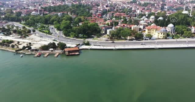 Haliç'in bazı noktalarında suyun rengi değişti