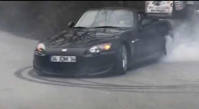 İstanbul’da cadde ve sokaklarda “drift” terörü kamerada