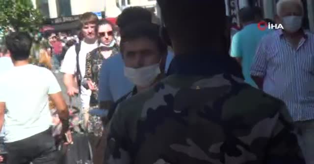 İstiklal Caddesi'nde hayrete düşüren görüntü