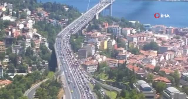 Korku dolu anlar... 15 Temmuz Şehitler Köprüsü’nde intihar girişimi