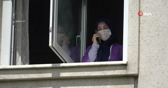 Koronavirüse yakalanan genç kız, hastane penceresinden yaşadıklarını anlattı
