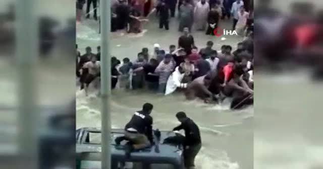 Pakistan’da sel bilançosu: 102 ölü