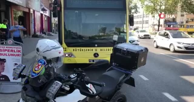 Seyir halindeki otobüste yumruklu maske kavgası...O anlar kamerada