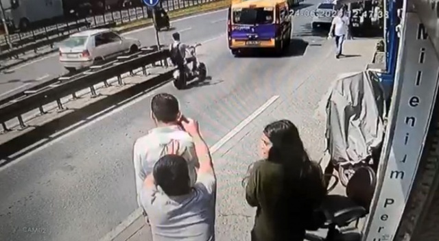 Taksim’de kapkaç dehşeti kamerada