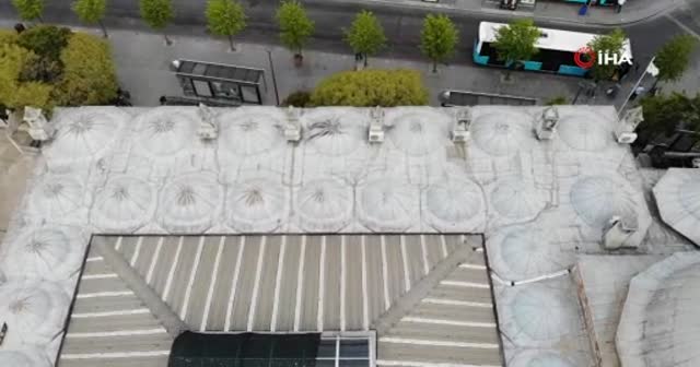 Üsküdar'daki 472 yıllık tarihi camiiye klima ünitesi