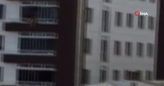 Bingöl'de genç kızın 4'üncü kattan düşme anı kamerada