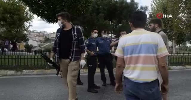 Güpegündüz dükkan taradılar, 1 kişiyi yaralayıp kaçtılar