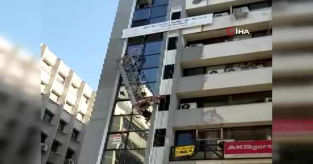 İskelenin halatı koptu, 2 işçi ölümden döndü