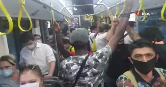 Otobüste 'fazla yolcu' gerginliği: Birbirlerine girdiler