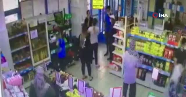Pes dedirten görüntüler! İndirim kampanyası 'koronayı' unutturdu