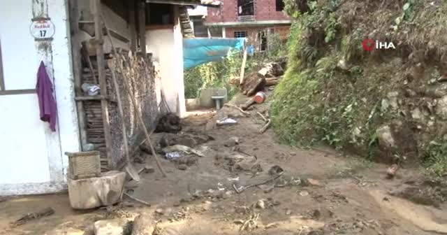 Rize'de şiddetli yağış Ardeşen ilçesinin Kaçkar köyünde sellere neden oldu