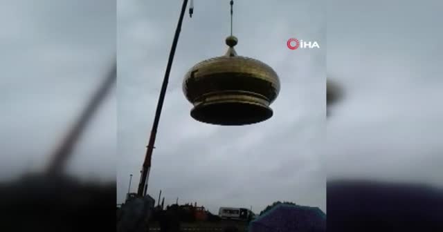 Rusya'da inşaat halindeki kilisenin kubbesi vinçten düştü