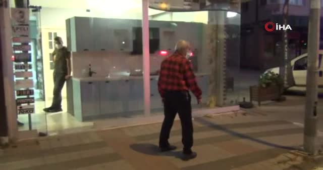 Yaşlı adamla polisin ilginç 'maske' diyaloğu