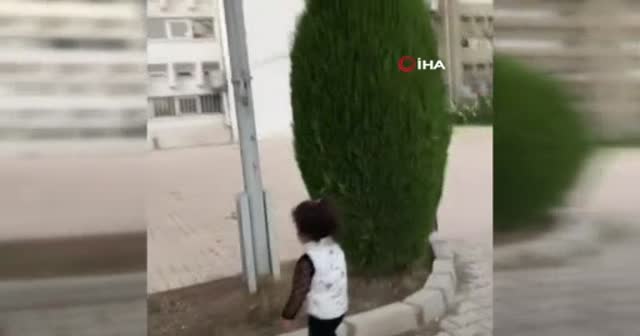 2,5 yaşındaki Mila’nın duygulandıran bayrak sevgisi