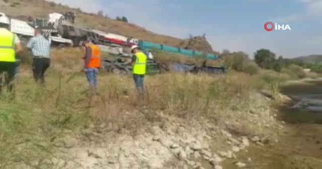 Ankara'da iki yük treni kafa kafaya çarpıştı