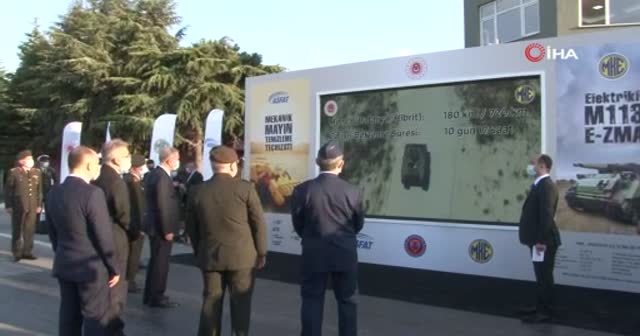 Bakan Akar yerli mayın temizleme teçhizatı ile zırhlı aracı inceledi