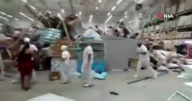 Brezilya’da süpermarket rafları domino taşı gibi devrildi: 1 ölü, 8 yaralı