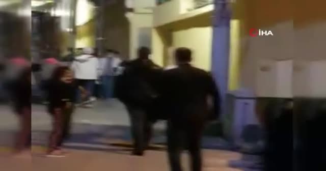 Dilencilerin 'neden bölgeme girdin' kavgası! Yumruklar havada uçuştu