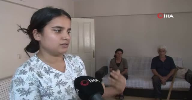 Engelli anne ve babasına bakmak için okulunu bıraktı