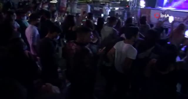 İki bin kişinin katıldığı Murat Dalkılıç konserinde korona unutuldu