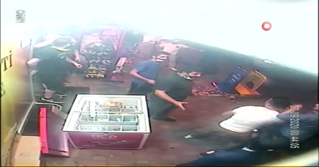 İstanbul'un göbeğinde meydan kavgası: 4 yaralı
