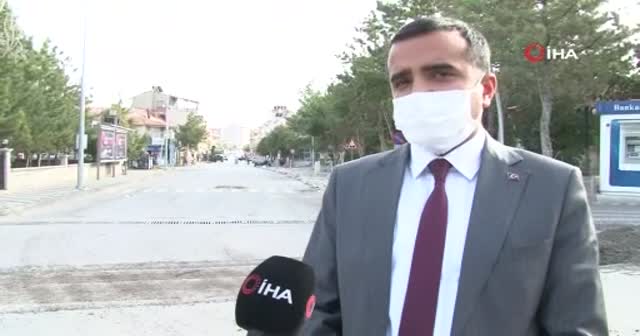 Maskesini doğru takanlar konfetiler eşliğinde parayla ödüllendiriliyor