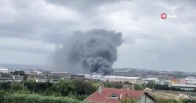 Silivri’de sünger fabrikası alevlere teslim oldu
