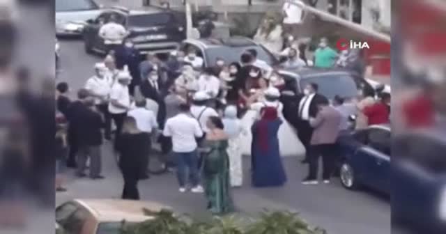 Sokağa taşan maskeli sosyal mesafesiz düğün pes dedirtti