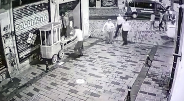 Taksim’de İBB’den gece “tezgah” operasyonu kamerada