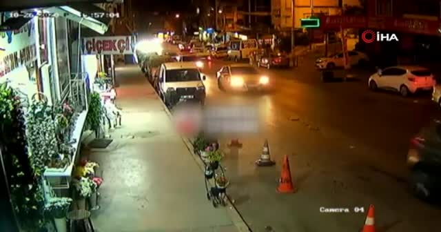 Vatandaşa çarpan sürücü önce baktı sonra kaçtı