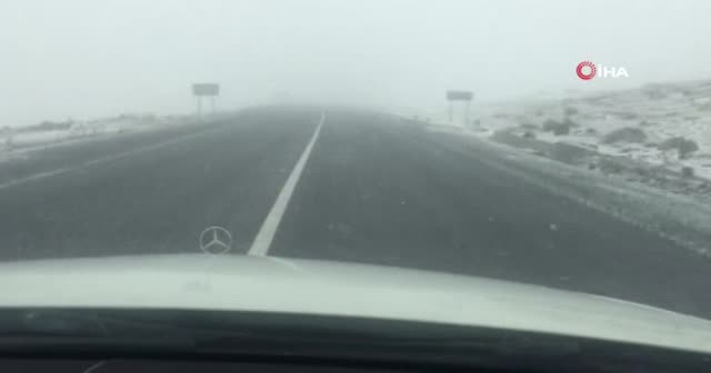 Ardahan'ın yüksek kesimlerine kar yağdı